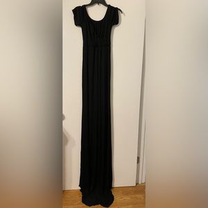 Short sleeve black maternity dress